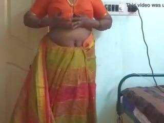 इंडियन देसी मैड मजबूर को चलचित्र उसकी प्राकृतिक टिट्स को घर owner