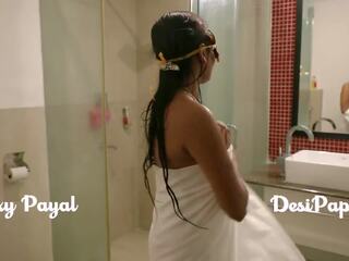 Desi etelä intialainen nuori nainen nuori bhabhi payal sisään kylpyhuone