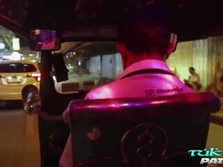 Tuktukpatrol opalenizna linia azjatyckie chce sperma wszystko przez jej twarz