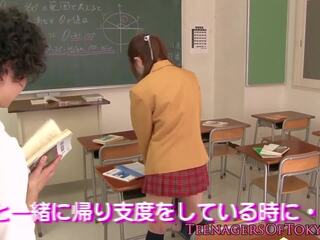 Japonesa amante a chupar prick em sala de aula: grátis x classificado vídeo af