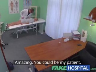 Fakehospital sales rep surprit sur caméra en utilisant chatte à vendre hungover docteur pilules. plus sur ushotcams